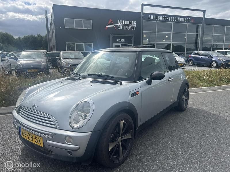 Grijs, metallic lak Gebruikt 2002 Mini Cooper Chili Hatchback | € 1.945 (Goede deal) - Afbeelding 1/4