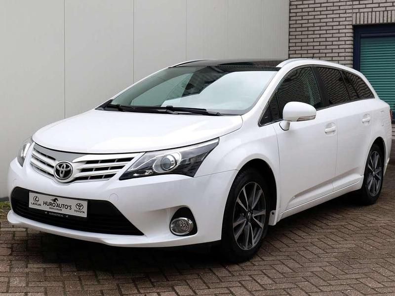 Wit Gebruikt 2015 Toyota Avensis Business Edition Stationwagen | € 12.450 (Eerlijke prijs) - Afbeelding 1/4