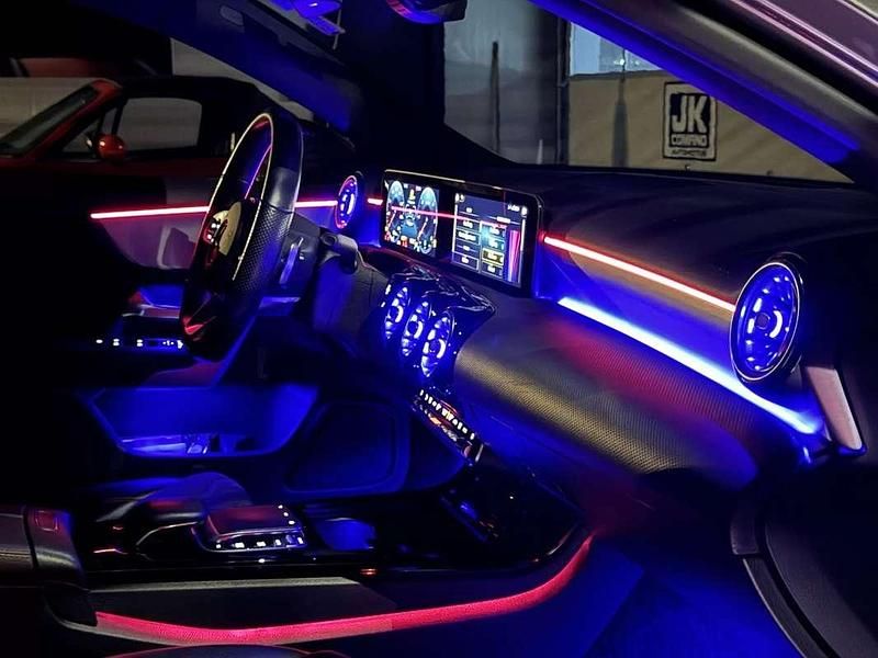 Grijs Gebruikt 2021 Mercedes A180 AMG Stationwagen | € 28.750 (Eerlijke prijs) - Afbeelding 1/4