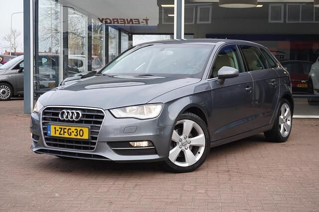 Grijs Occasion 2015 Audi A3 Sportback Ambition Hatchback | € 10.950 (Eerlijke prijs) - Afbeelding 1/4