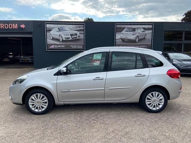 Grijs Gebruikt 2011 Renault Clio GrandTour Collection Stationwagen | € 4.995 (Iets duurder) - Afbeelding 1/4