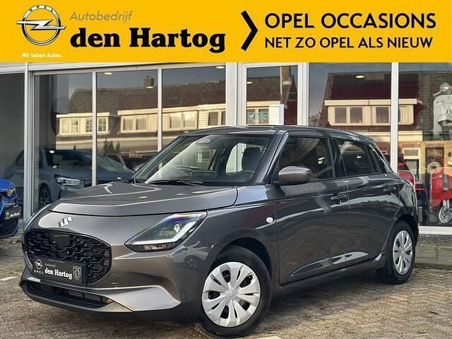 Grijs Gebruikt 2024 Suzuki Swift Comfort Hatchback | € 18.950 (Eerlijke prijs) - Afbeelding 1/4