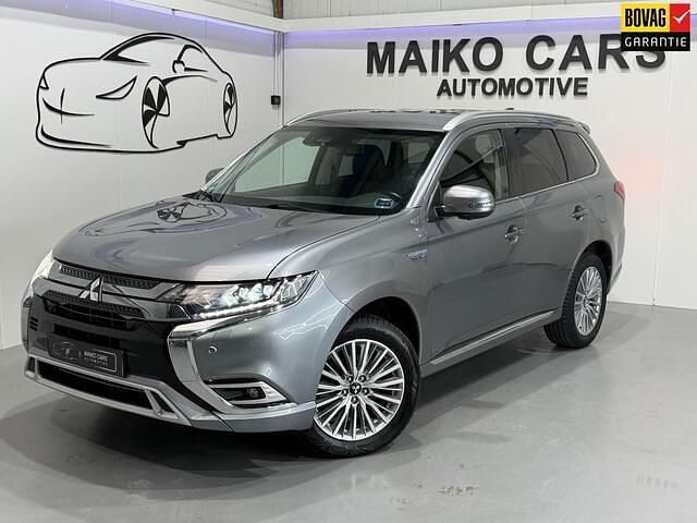 Grijs Occasion 2019 Mitsubishi Outlander Intense SUV | € 19.950 (Eerlijke prijs) - Afbeelding 1/4