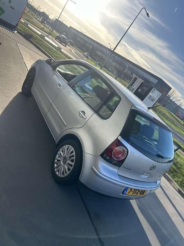 Grijs Occasion 2007 VW Polo Trendline Hatchback | € 2.150 (Eerlijke prijs) - Afbeelding 1/4