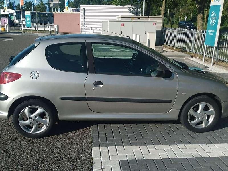 Zilver Gebruikt 2005 Peugeot 206 Hatchback | € 1.400 (Eerlijke prijs) - Afbeelding 1/4