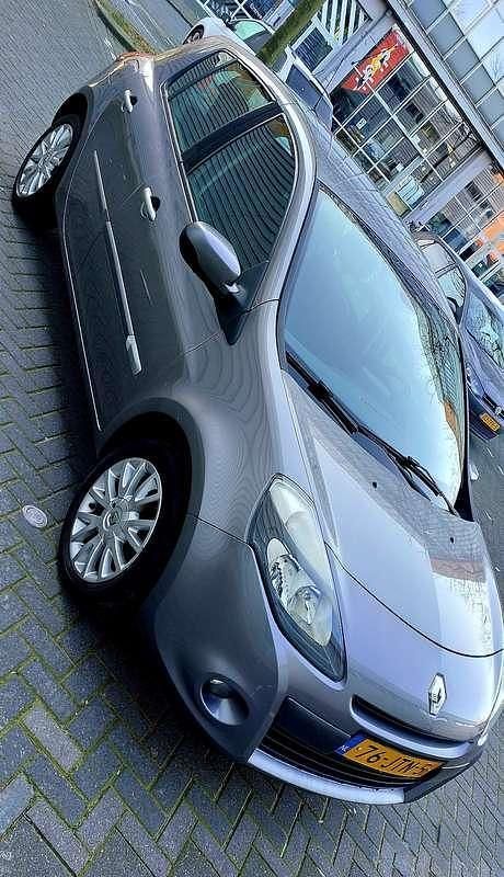 Gebruikt 2009 Renault Clio II Dynamique Sedan | € 3.350 (Iets duurder) - Afbeelding 1/4