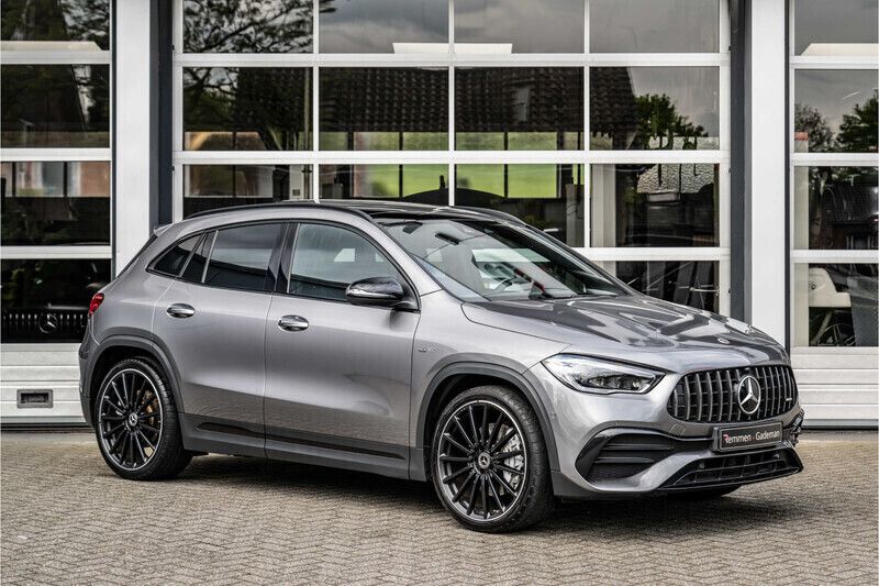 Grijs Gebruikt 2022 Mercedes GLA35 AMG AMG SUV | € 72.450 - Afbeelding 1/4