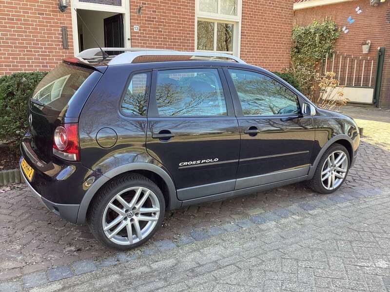 Zwart Gebruikt 2009 VW Polo Cross Hatchback | € 5.500 (Duur) - Afbeelding 1/4