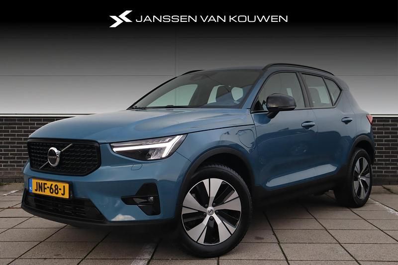 Blauw Gebruikt 2022 Volvo XC40 Plus SUV | € 33.495 (Eerlijke prijs) - Afbeelding 1/4