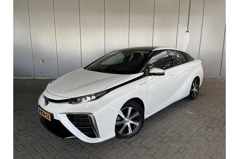Wit Gebruikt 2015 Toyota Mirai Executive Sedan | € 15.749 - Afbeelding 1/1