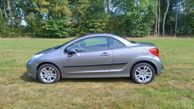 Grijs Gebruikt 2009 Peugeot 207 Cabriolet | € 3.999 (Iets duurder) - Afbeelding 1/4