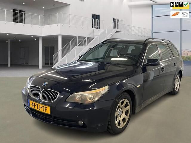 Blauw Gebruikt 2006 BMW 523 Executive Stationwagen | € 3.899 (Eerlijke prijs) - Afbeelding 1/4