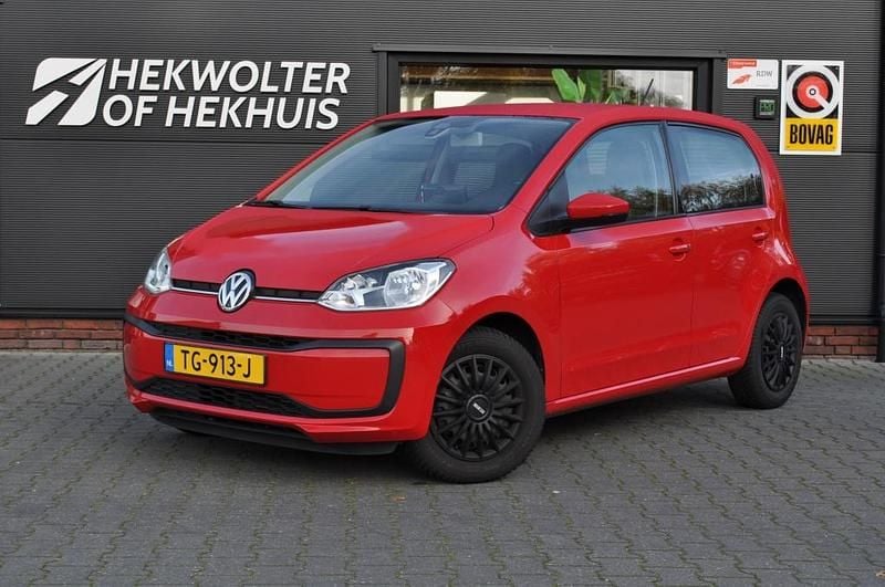 Rood Gebruikt 2018 VW up! move up! Hatchback | € 9.750 (Eerlijke prijs) - Afbeelding 1/4