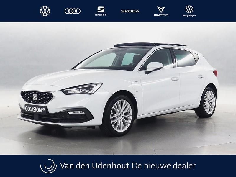 Wit Gebruikt 2021 Seat Leon Hatchback | € 22.350 (Eerlijke prijs) - Afbeelding 1/4