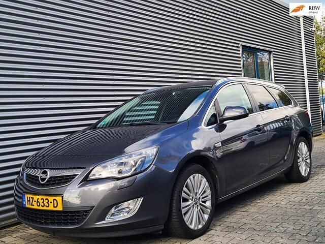 Grijs Gebruikt 2011 Opel Astra Cosmo Stationwagen | € 6.995 (Duur) - Afbeelding 1/4