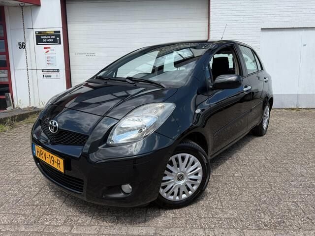 Zwart, metallic lak Gebruikt 2010 Toyota Yaris Edition Hatchback | € 5.450 (Goede deal) - Afbeelding 1/4
