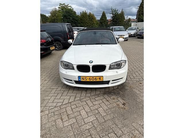 Wit Gebruikt 2009 BMW 118 Cabriolet Cabriolet | € 7.250 (Eerlijke prijs) - Afbeelding 1/4