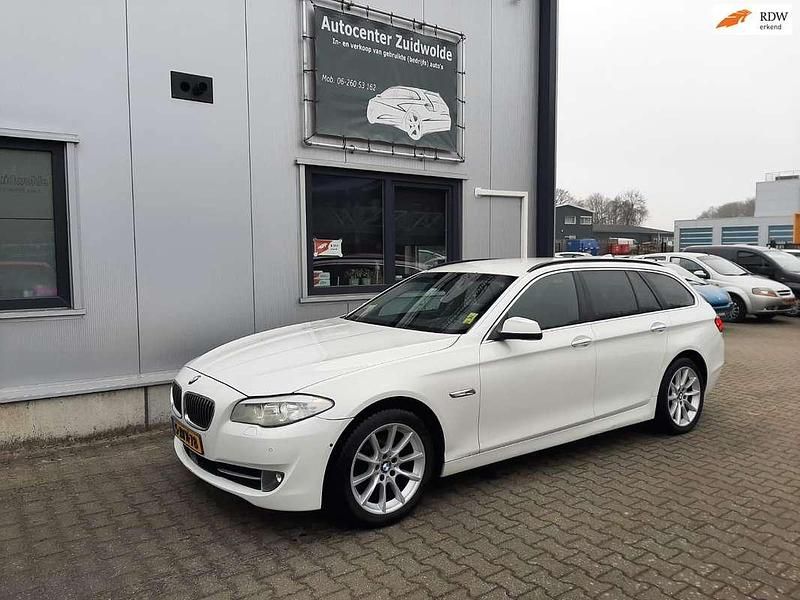 Wit Occasion 2012 BMW 520 Executive Stationwagen | € 5.949 (Super prijs) - Afbeelding 1/4