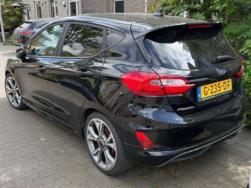 Zwart Gebruikt 2019 Ford Fiesta ST-Line Hatchback | € 14.000 (Goede deal) - Afbeelding 1/4