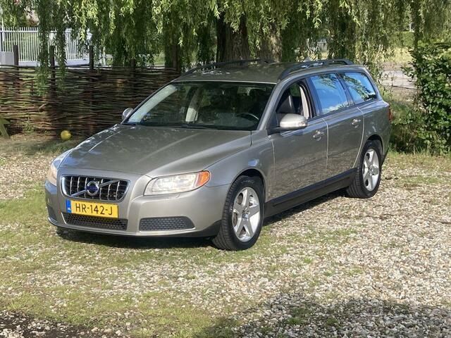 Grijs Gebruikt 2010 Volvo V70 Momentum Stationwagen | € 7.750 (Super prijs) - Afbeelding 1/4