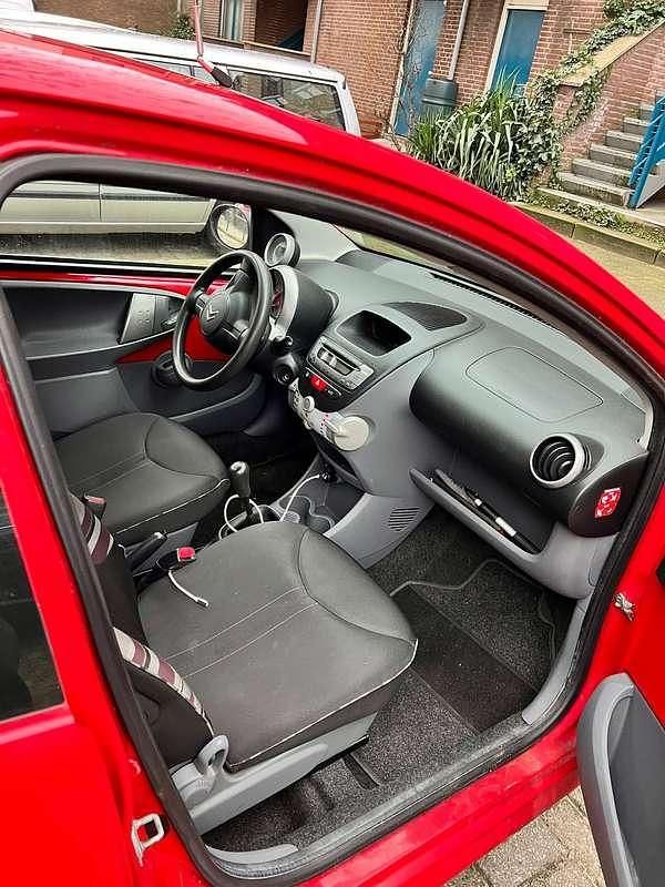 Rood Gebruikt 2011 Citroën C1 Hatchback | € 1.599 (Goede deal) - Afbeelding 1/4