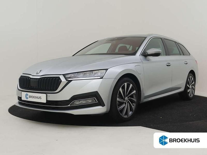 Grijs Gebruikt 2022 Skoda Octavia Style Stationwagen | € 26.900 (Eerlijke prijs) - Afbeelding 1/4