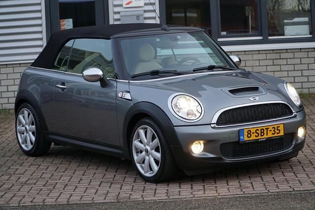 Grijs (metallic) Occasion 2009 Mini Cooper S Cabriolet Cabriolet | € 7.850 (Eerlijke prijs) - Afbeelding 1/4