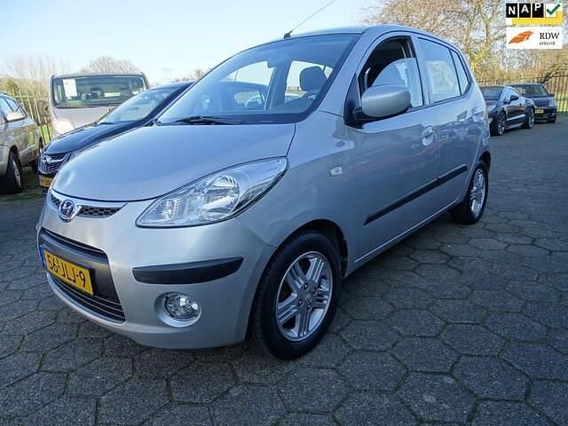 Grijs (metallic) Gebruikt 2009 Hyundai i10 Hatchback | € 4.450 (Goede deal) - Afbeelding 1/4