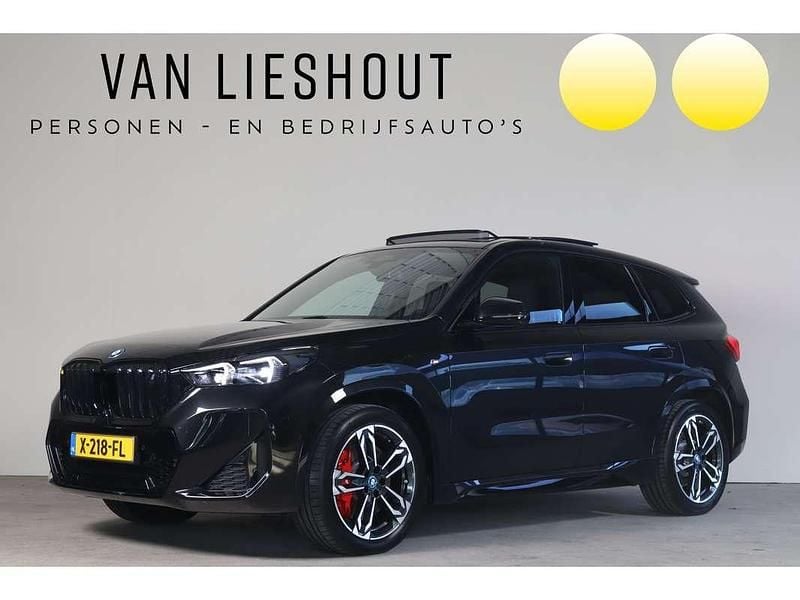 Zwart Gebruikt 2023 BMW iX1 Comfort Edition SUV | € 40.900 (Super prijs) - Afbeelding 1/4