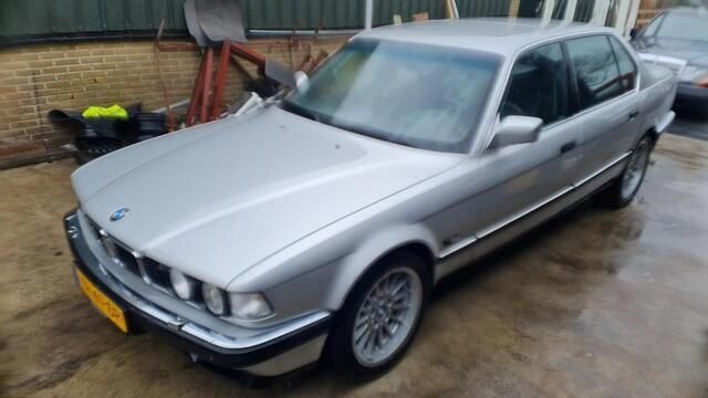 Grijs Gebruikt 1990 BMW 750L Sedan | € 7.950 - Afbeelding 1/4