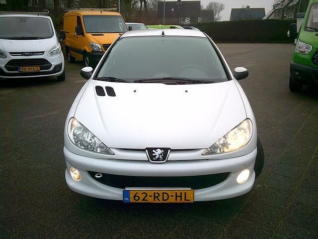 Occasion Peugeot 206 75 PK (55 kW) 2005 Wit Hatchback