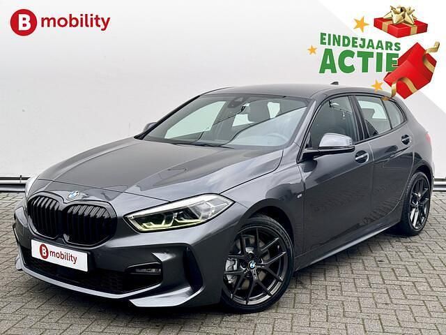 Grijs (metallic) Gebruikt 2021 BMW 120 Executive Hatchback | € 26.895 (Goede deal) - Afbeelding 1/3
