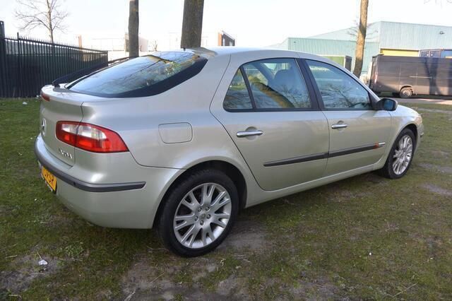 Occasion Renault Laguna II 207 PK (152 kW) 2002 Geel Hatchback