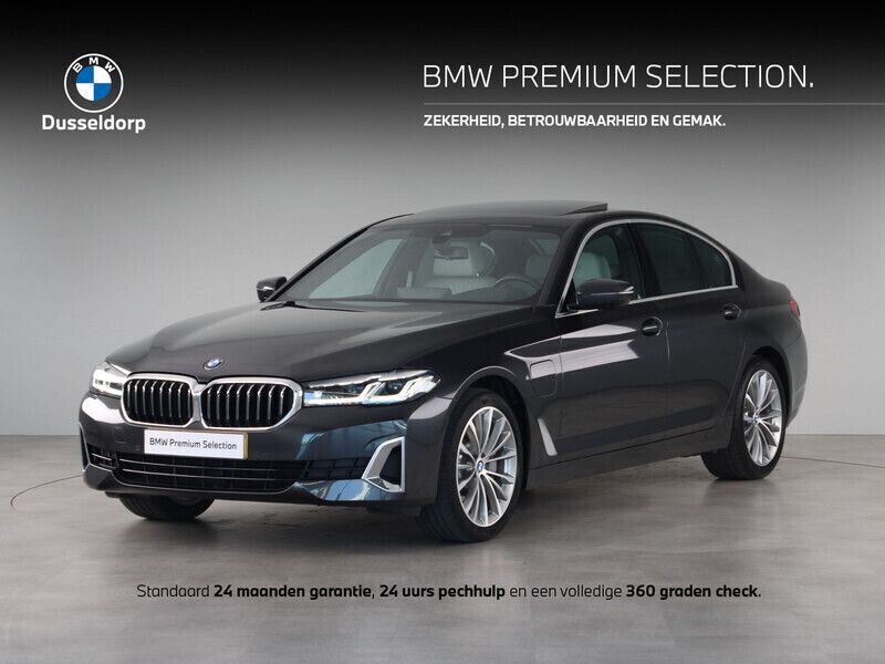 Grijs Gebruikt 2021 BMW 530e Executive Sedan | € 39.950 - Afbeelding 1/4