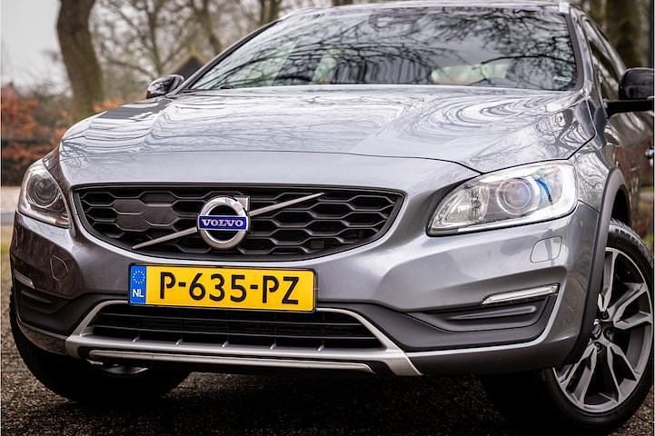 Occasion Volvo V60 CC Summum 245 PK (180 kW) 2016 Grijs (metallic) Stationwagen