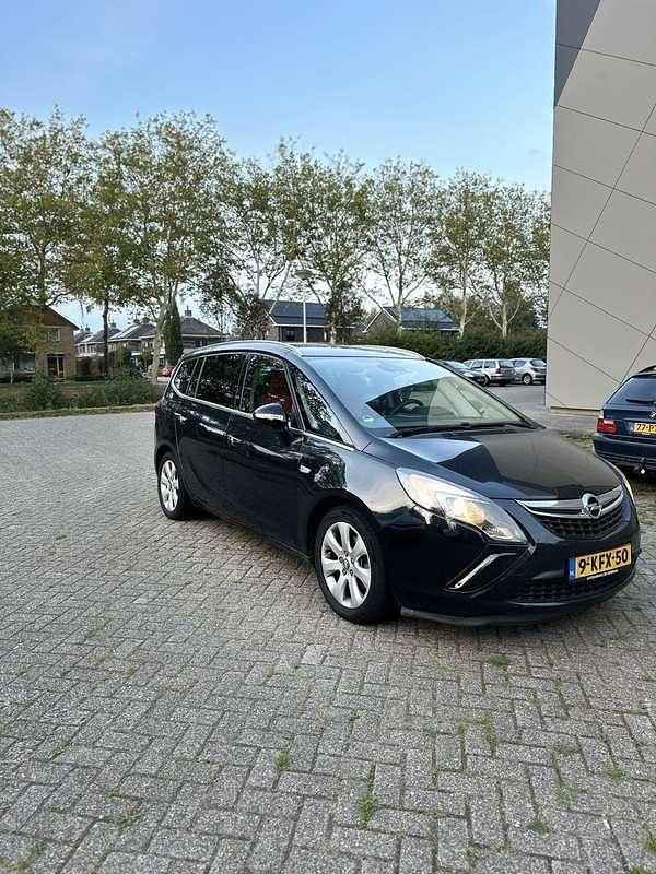 Zwart Gebruikt 2013 Opel Zafira Tourer MPV | € 6.850 (Iets duurder) - Afbeelding 1/4