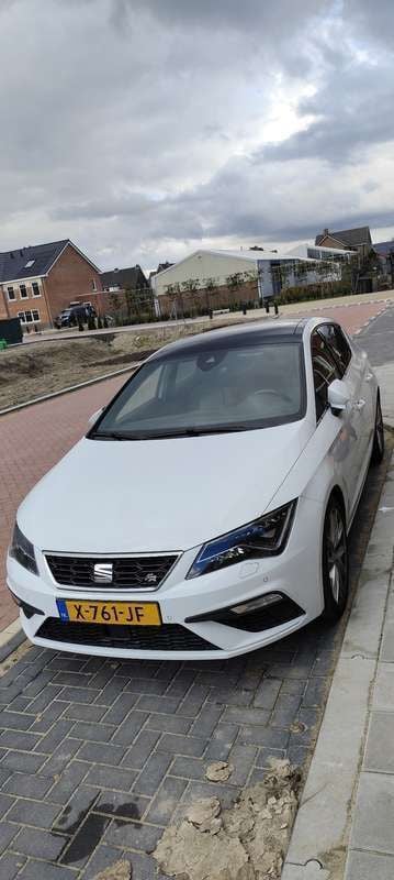 Wit Gebruikt 2019 Seat Leon FR Stationwagen | € 18.500 (Eerlijke prijs) - Afbeelding 1/4