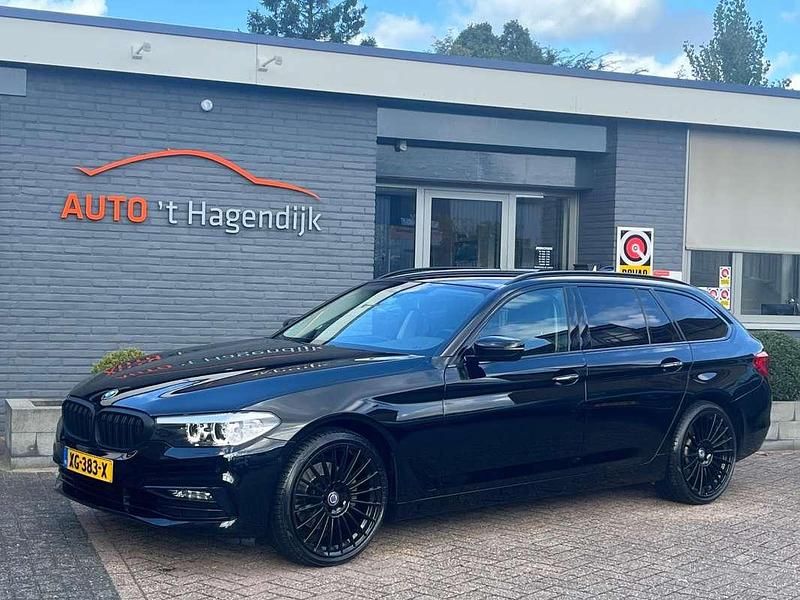 Zwart Gebruikt 2018 BMW 520 Sport Line Stationwagen | € 23.950 (Goede deal) - Afbeelding 1/4