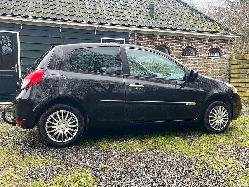 Occasion Renault Clio II Authentique 75 PK (55 kW) 2010 Zwart Hatchback