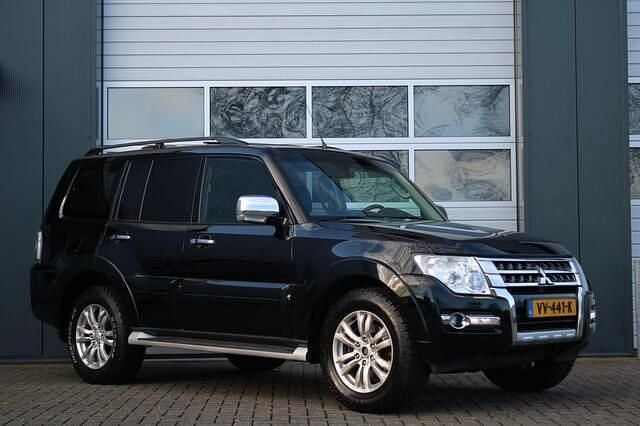 Zwart Occasion 2016 Mitsubishi Pajero SUV | € 14.950 - Afbeelding 1/4