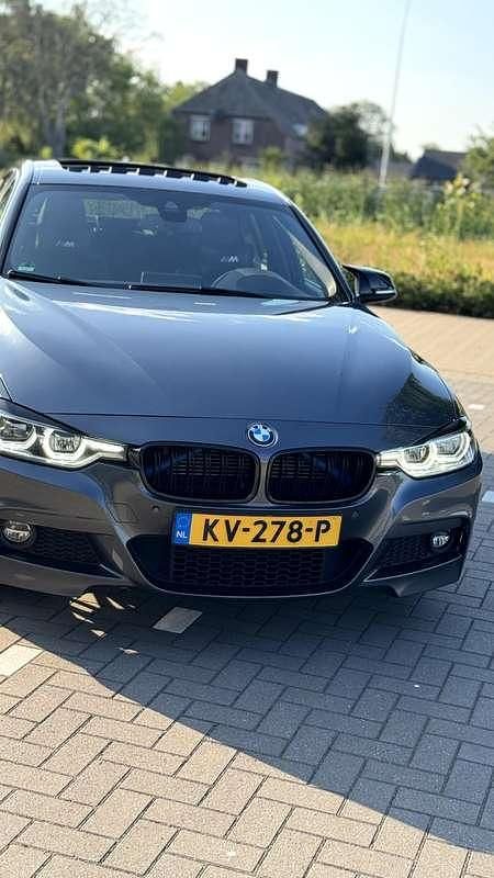 Grijs Gebruikt 2016 BMW 330e iPerformance Sedan | € 13.500 (Iets duurder) - Afbeelding 1/4