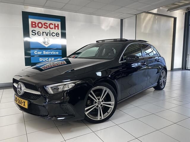 Zwart (metallic) Occasion 2019 Mercedes A220 Premium Hatchback | € 24.750 (Eerlijke prijs) - Afbeelding 1/4