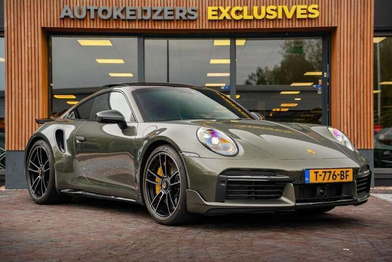 Groen Gebruikt 2023 Porsche 992 Coupé | € 339.900 - Afbeelding 1/4