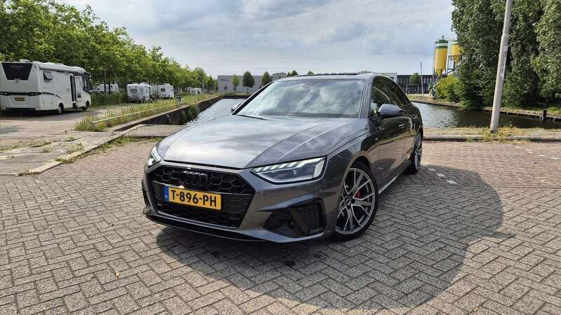 Grijs Gebruikt 2020 Audi A4 S-Line Sedan | € 30.950 (Duur) - Afbeelding 1/4