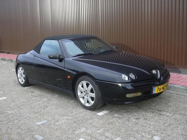 Zwart Gebruikt 1997 Alfa Romeo Spider Cabriolet | € 5.950 (Eerlijke prijs) - Afbeelding 1/4
