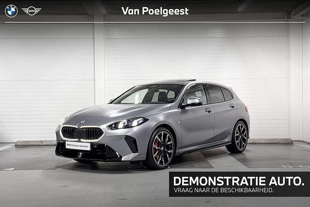 Grijs Gebruikt 2025 BMW 120 M Sport Hatchback | € 58.087 - Afbeelding 1/4