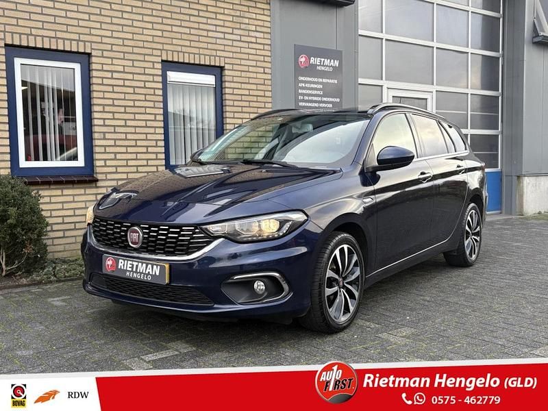 Paars (metallic) Gebruikt 2017 Fiat Tipo Stationwagen | € 8.500 (Goede deal) - Afbeelding 1/4