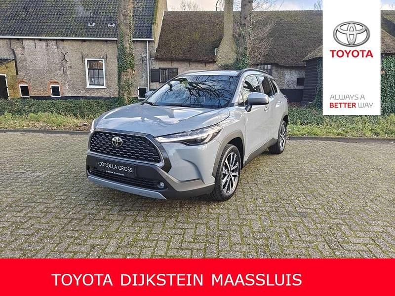 Grijs, metallic lak Gebruikt 2024 Toyota Corolla Cross Team SUV | € 40.950 (Iets duurder) - Afbeelding 1/4