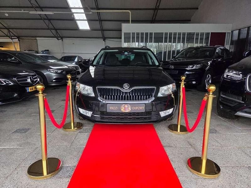 Zwart Gebruikt 2013 Skoda Octavia Stationwagen | € 6.666 (Super prijs) - Afbeelding 1/3