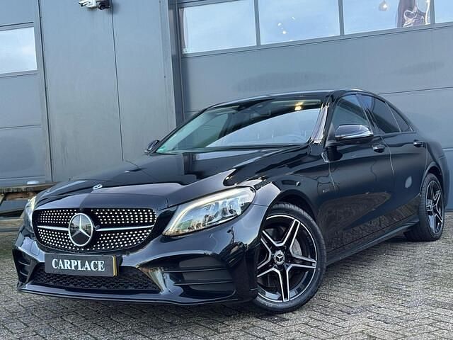 Zwart Occasion 2021 Mercedes C300 Premium Plus Sedan | € 34.950 (Eerlijke prijs) - Afbeelding 1/4